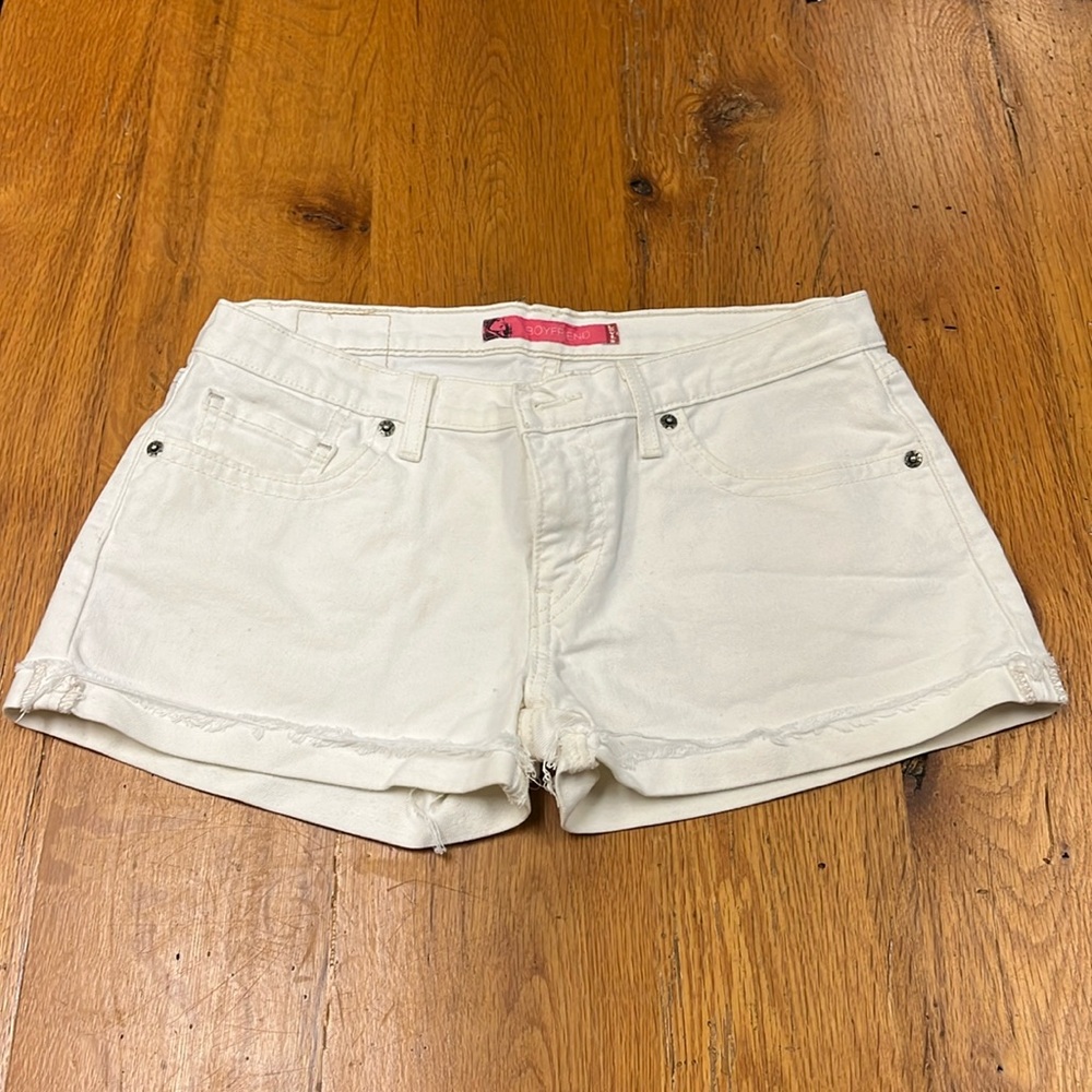 Levi’s white Jean shorts - size 7 (28) good condition